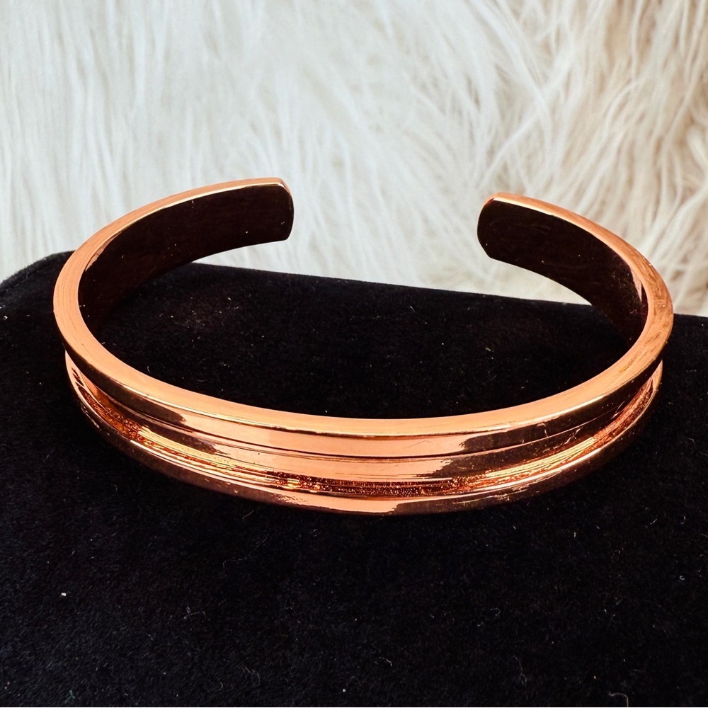 Elegant Copper-Toned Weighted Cuff Bracelet - Picture 2 of 8